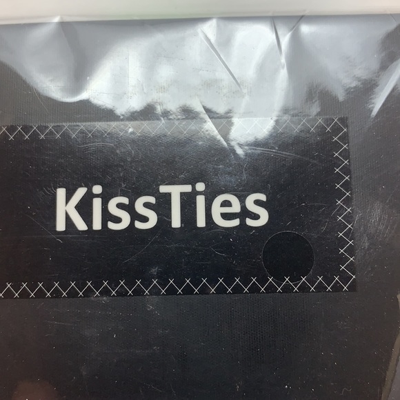 Kiss ties Accessories Kiss Ties Mens Tie Plus Hanky Plus Gift Box